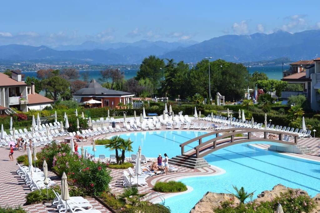 Green Apartment And Pools Desenzano del Garda Exterior photo